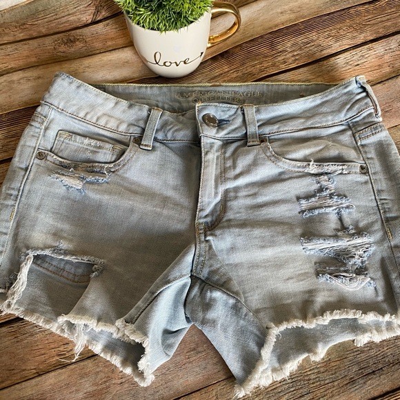 American Eagle Light Wash Midi Jean Shorts Size 6 - Picture 4 of 7